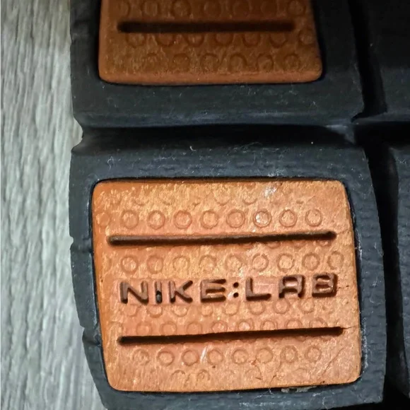 Nike Black and Orange Flip-Flops - Picture 4 of 7